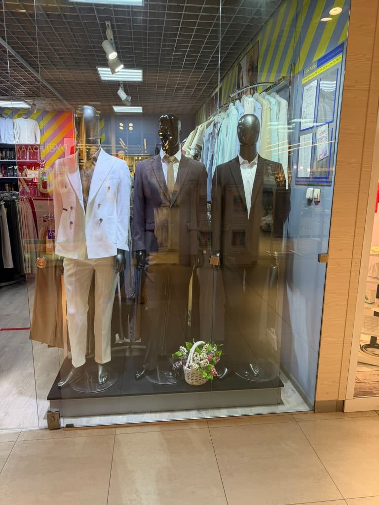 Интерьер магазина FOR MEN 3