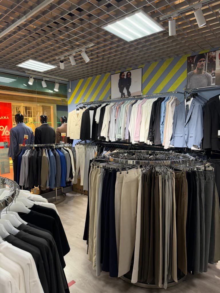 Интерьер магазина FOR MEN 6