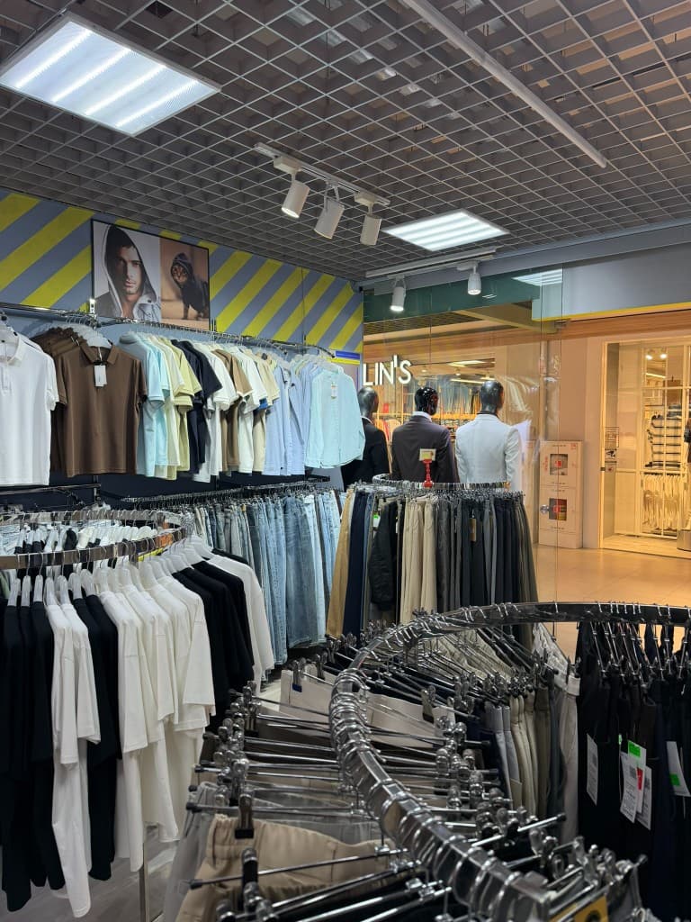 Интерьер магазина FOR MEN 8